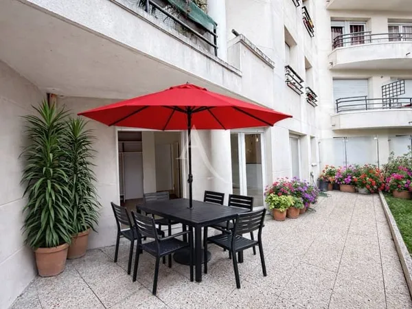 Appartement 2 pièce(s)_grande terrasse_cave _parking _10 min du Métro Gabriel peri