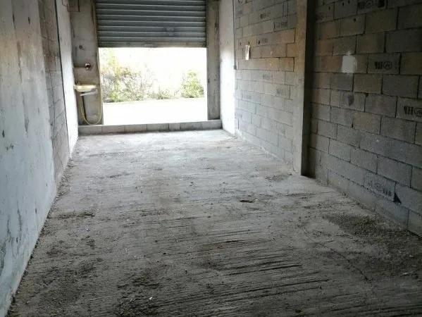 Grand box / garage 38 m² - Atelier ou stockage - Saint-Raphaël