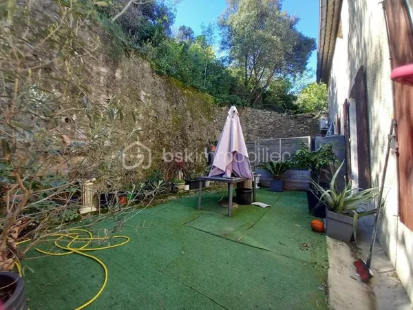 Rare vigneron dans le centre-ville avec jardin et 5 chambres