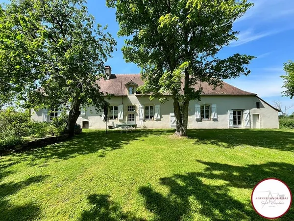 Ancien Prieuré 140m² avec terrain - CHAUMONT