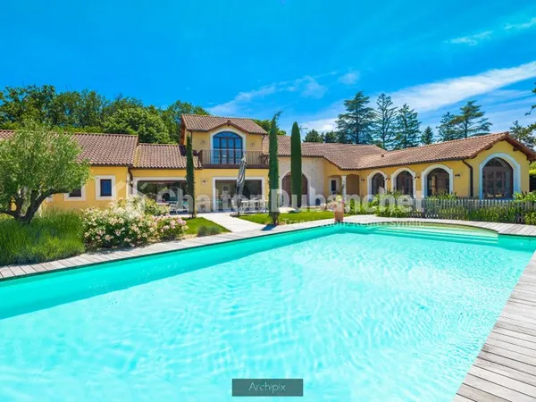 Maison 13 pièces 393 m²