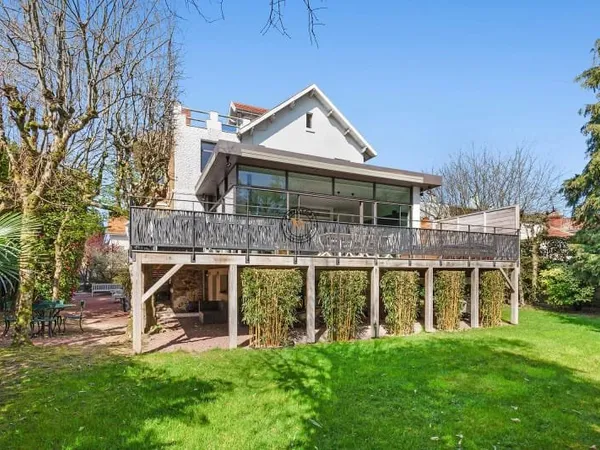 Maison 9 pièces 260 m²