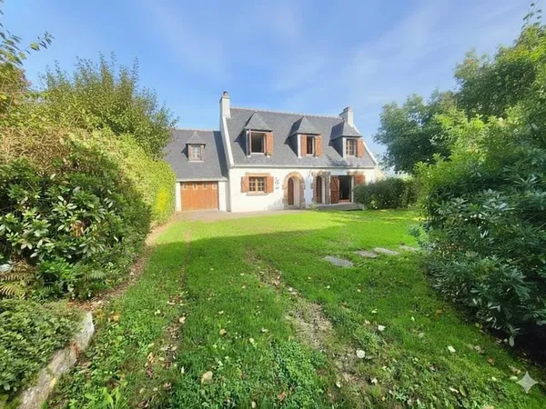 CARHAIX, HYPER-CENTRE, vie de plain-pied