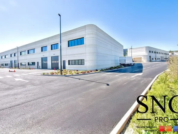 Immeuble industriel 887 m²
