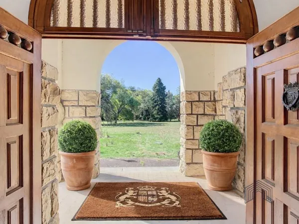 Maison 8 pièces 325 m²