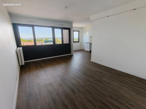 Appartement 68m2 meublé. 2 chambres. Excellent état. Gare à proximité