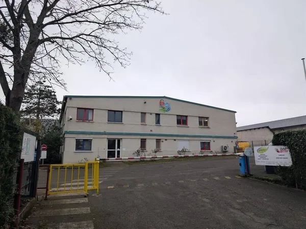 Local d'activité 670 m²
