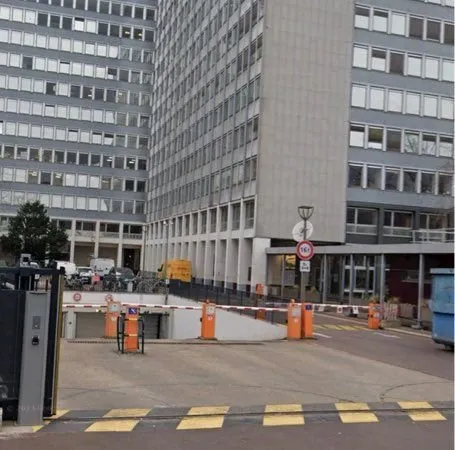 Place de parking couverte avec sécurité 24/7