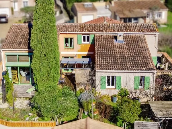 GRANDE MAISON FAMILIALE OU INVESTISSEMENT - T6 - 4 / 5 CHAMBRES - 2 SEJOURS - 3 SDE- 3 WC - GRAND GA