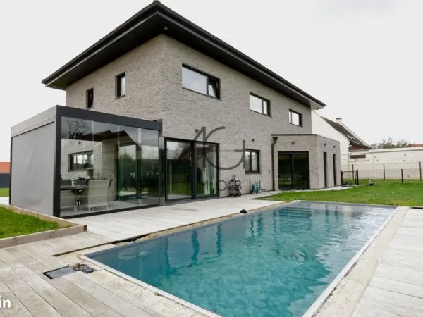 Propriété 5 pièces 228 m²