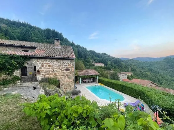 Grande maison avec gîte, piscine chauffée et vue panoramique