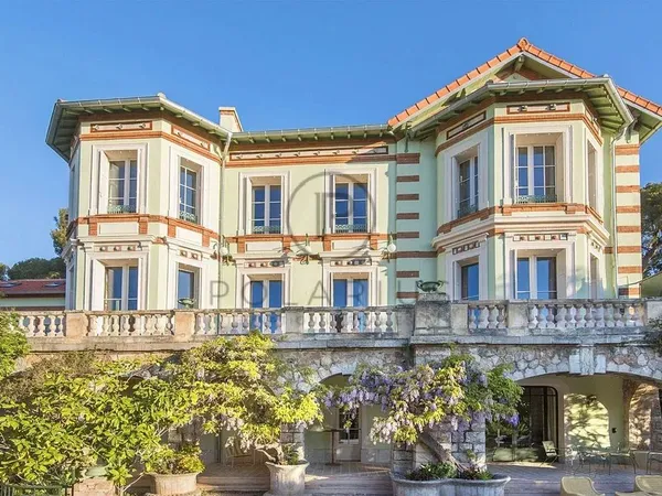 Villa 8 pièces 450 m²