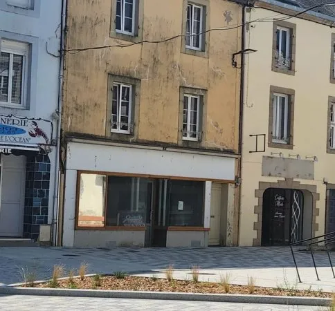 Immeuble au centre de CARHAIX