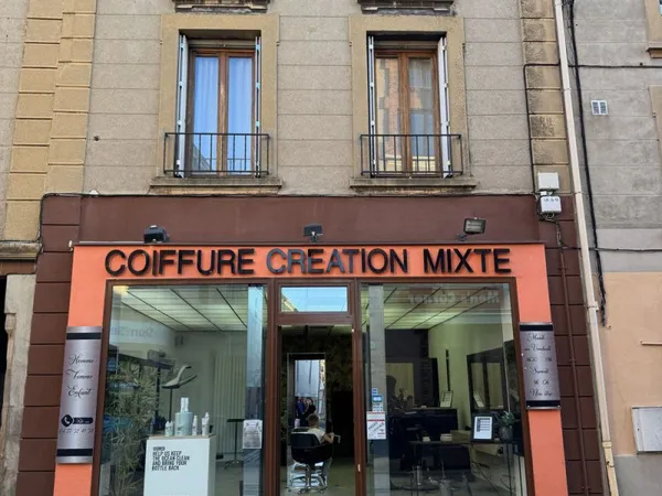 ST JUST ST RAMBERT, PETIT IMMEUBLE AVEC 1 APPARTEMENT+1 COMMERCE