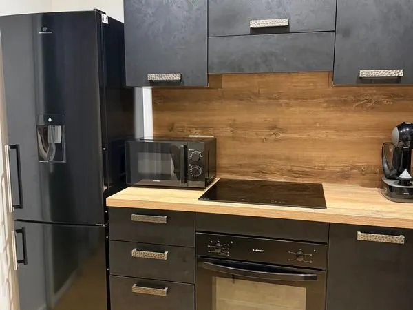 Loue à l'année T2 corté 710/mois