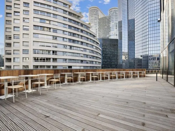 Bureaux 1326 m²