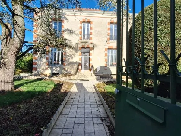 A VENDRE Maison de maître 6 pièces 146 m2 Saint-Fraigne