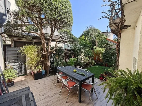 VILLA JUMELEE HYPER-CENTRE GARAGE JARDIN