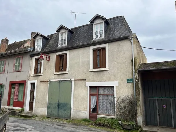Maison de bourg à rénover avec anciens chais