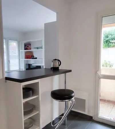 Grand studio meublé, Terrasse, Box privé