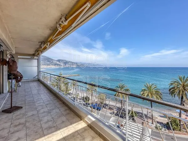 ROQUEBRUNE-CAP-MARTIN : Magnifique appartement 4-pièces, front de mer, double terrasse.