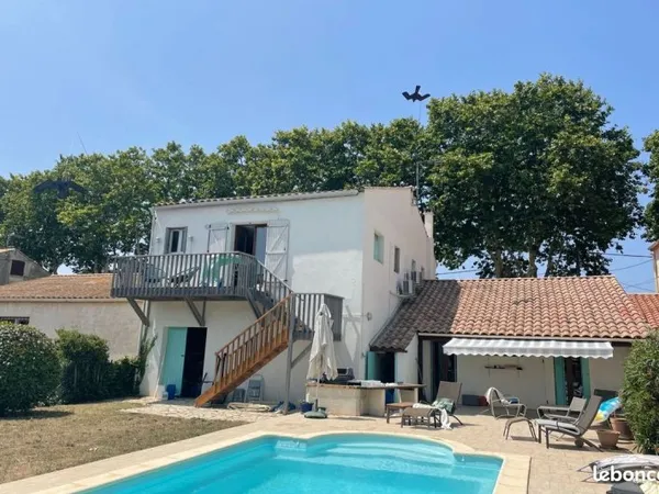 Grande propriété avec piscine dans Cers, offrant beaucoup de possibilités (grande famille, location,