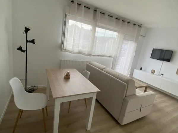 BEAU STUDIO MEUBLÉ CHAUFFAGE COMPRIS