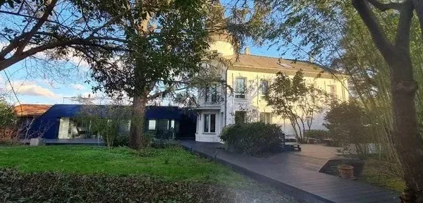 Maison 10 pièces 551 m²
