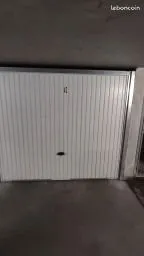 Villeurbanne gratte ciel Garage fermé