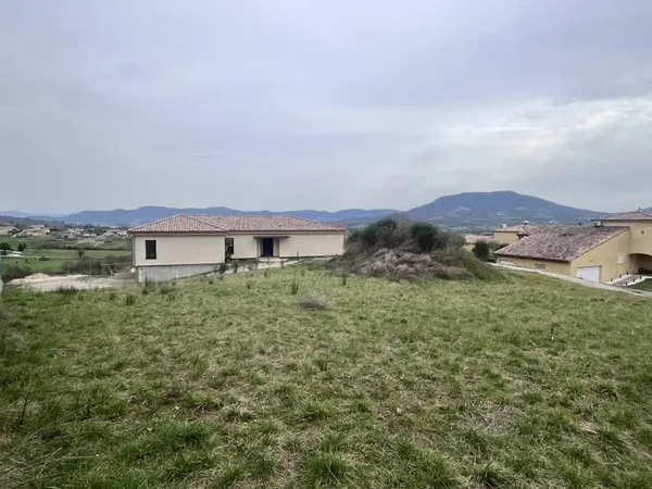 Terrain constructible - 1000m2 - Chomerac - 120 000e