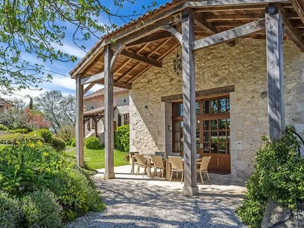 Maison 11 pièces 300 m²