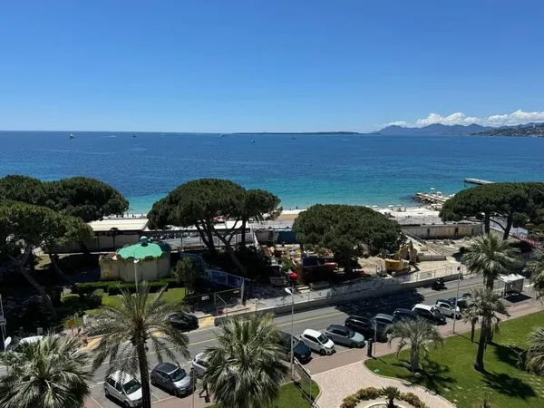 JUAN LES PINS SUPERBE PIED A TERRE DE LUXE