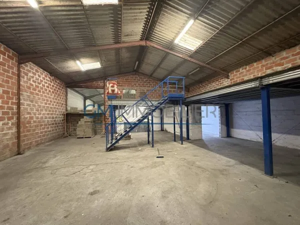 Local commercial 230 m²