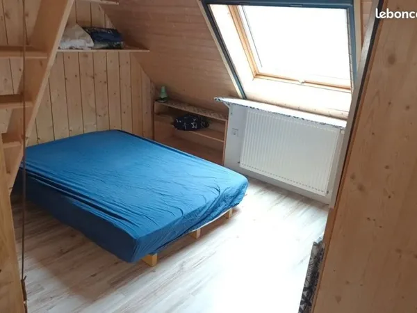 Maison meublée, 3 chambres, 2 SdB, terrasse, garage, fibre dans village de montagne ensoleillé