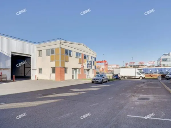 Local d'activité 374 m²