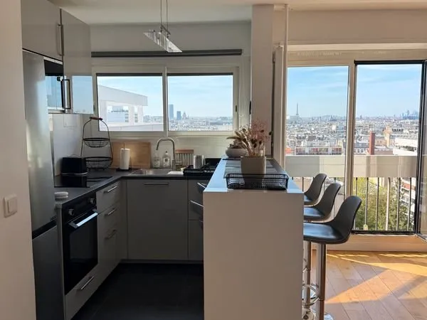Grand studio rénové avec vue panoramique à 180° sur Paris - Avant dernier étage - Paris 11e