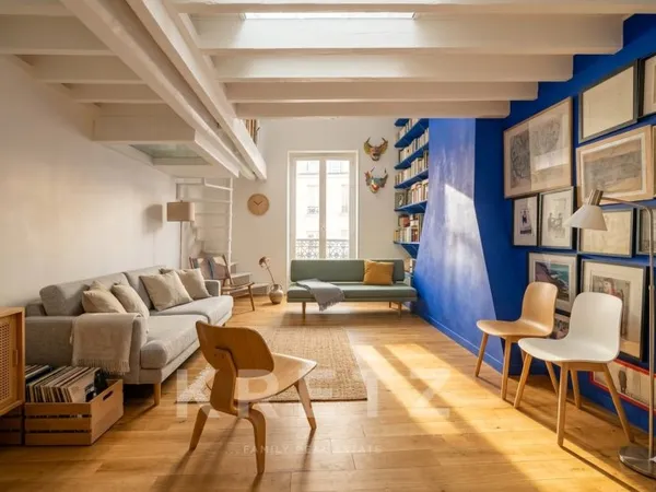 PARIS 6ÈME - RUE DE SÈVRES - DUPLEX EN DERNIER ÉTAGE - IMMEUBLE CLASSÉ