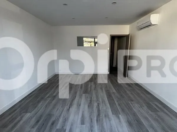 Local commercial 2 pièces 102 m²