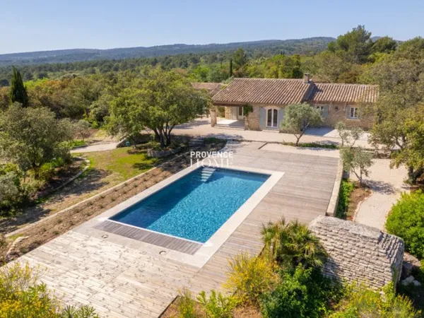 Propriété 6 pièces 187 m²