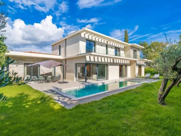 Villa 7 pièces 400 m²