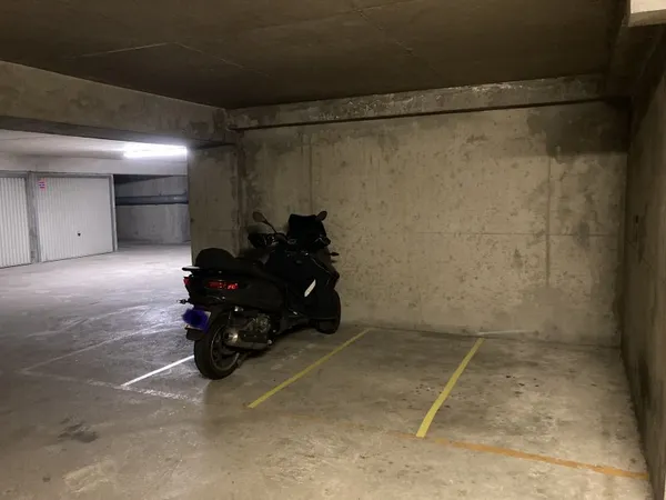 Loue parking - 12m²