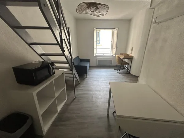 Studio meublé avec mezzanine au 3eme étage