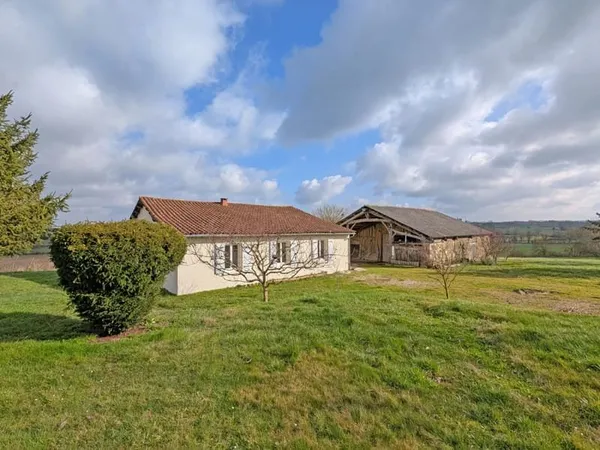 Maison de campagne avec deux chambres, grange et vue magnifique