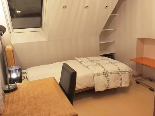 Chambre meublée
