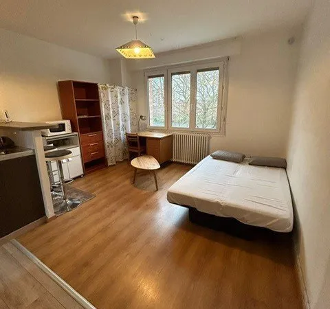 IMMEUBLE DE RAPPORT COMPRENANT 3 APPARTEMENTS PROCHE DES FAC
