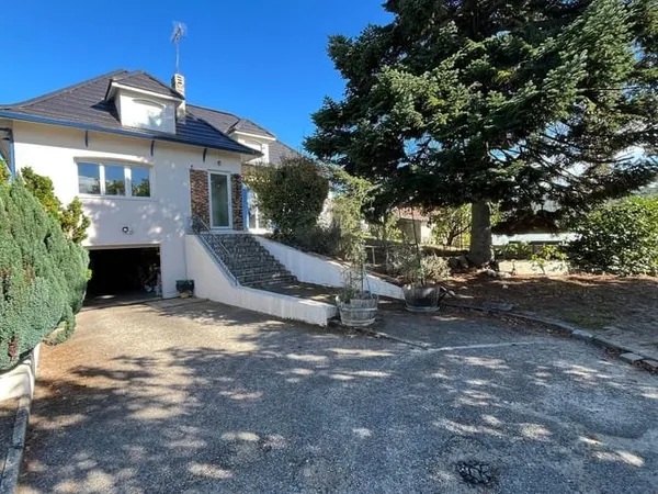 Maison 8 pièces 210 m²