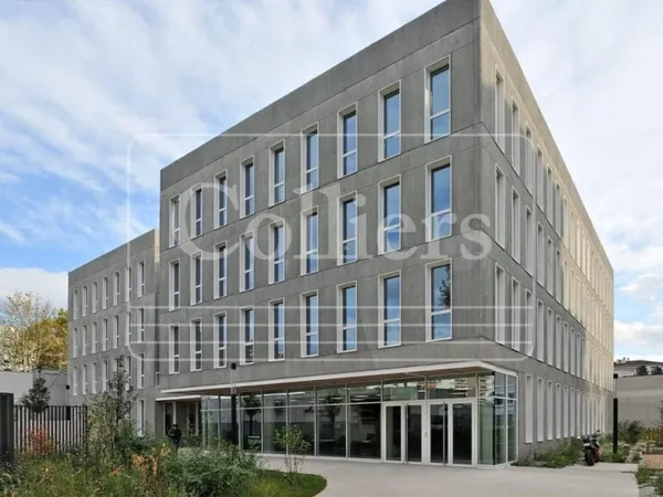 Bureau 825 m²