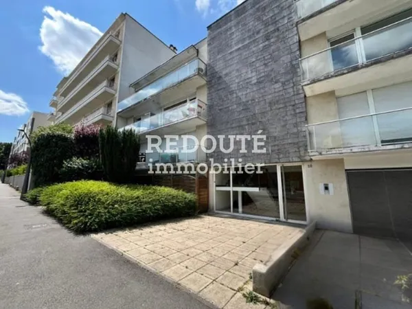 REIMS - Appartement type 2 - 3 places de parking - Résidence sécurisée