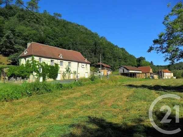 Maison 11 pièces 360 m²