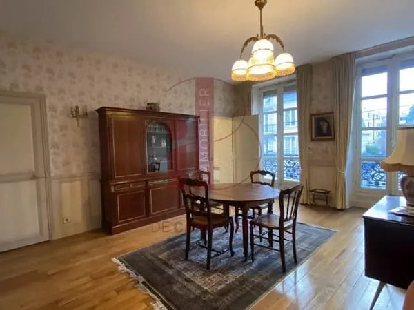 FONTAINEBLEAU RUE GRANDE APPARTEMENT DE 97.18 M²